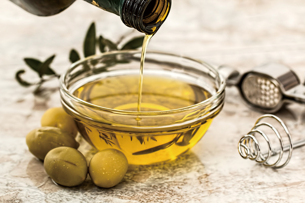 你想購買橄欖油卻困惑於市場上不同等級的選擇嗎？別再尋找了！告訴您橄欖油不同等級、怎麼吃及喝橄欖油的功效，幫您做出明智決定！